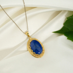 Orijinal oval kabaşon kesim altın piritli lapis lazuli taşlı antik Grek labirent motifli gold kaplama 925 ayar gümüş unisex kolye.