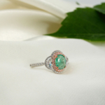 Orijinal 1,24 ct oval kesim yeşil Zambiya zümrüdü taşlı pembe zirkon halo çerçeveli 925 ayar gümüş kadın yüzük.