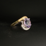 Orijinal 7 ct oval faset kesim leylak ametist taşlı 0,14 ct pırlanta mıhlamalı bi-color gümüş 925 ayar kadın yüzük.