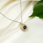 Orijinal yuvarlak faset kesim lacivert safir taşlı gold-gümüş bi-color zirkonlu dairesel 925 ayar gümüş kadın kolye.