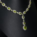 Ženski komplet nakita od srebra 925 sa prirodnim peridotom i ogrlicom 45+5cm te narukvicom 16+3cm.