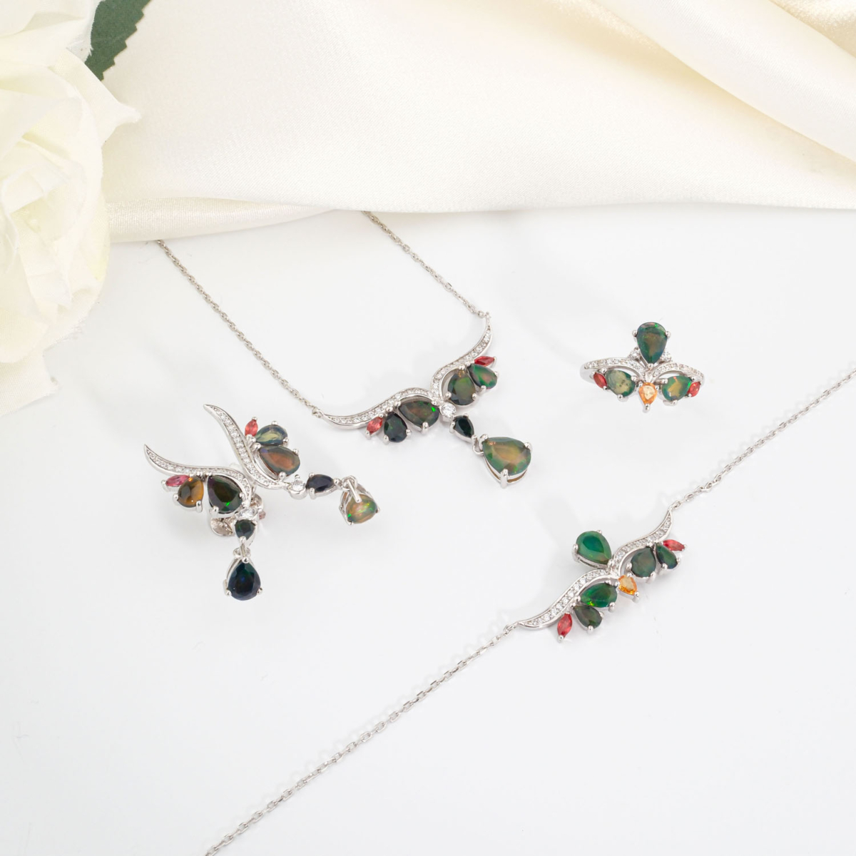 Orijinal damla kesim siyah opal ve safir taşlı 925 ayar gümüş 45+5cm kolye, 17+3cm bileklik, küpe ve yüzük kadın set.