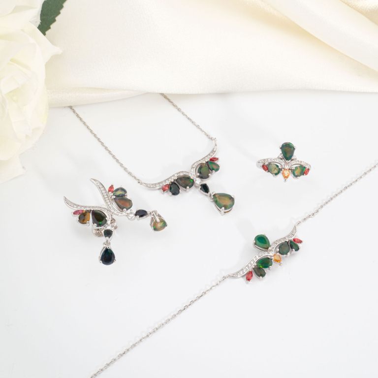 Orijinal damla kesim siyah opal ve safir taşlı 925 ayar gümüş 45+5cm kolye, 17+3cm bileklik, küpe ve yüzük kadın set.