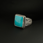 Bague pour homme faite main en argent 925 sertie d'une turquoise d'Arizona naturelle bleue taillée en carré.