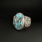 Bague pour homme faite main en argent 925 sertie d'une turquoise naturelle de Nishapur taillée en cabochon avec matrice brune.