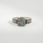 Bague unisex faite main en argent 925 sertie d'une émeraude naturelle de Zambie taillée en carré.