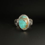 Bague pour homme faite main en argent 925 sertie d'une turquoise naturelle de Nishapur taillée en cabochon avec matrice brune.