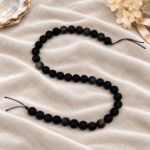 Mat siyah ve gold tonlu desenli yuvarlak obsidyen dizi boncuklar