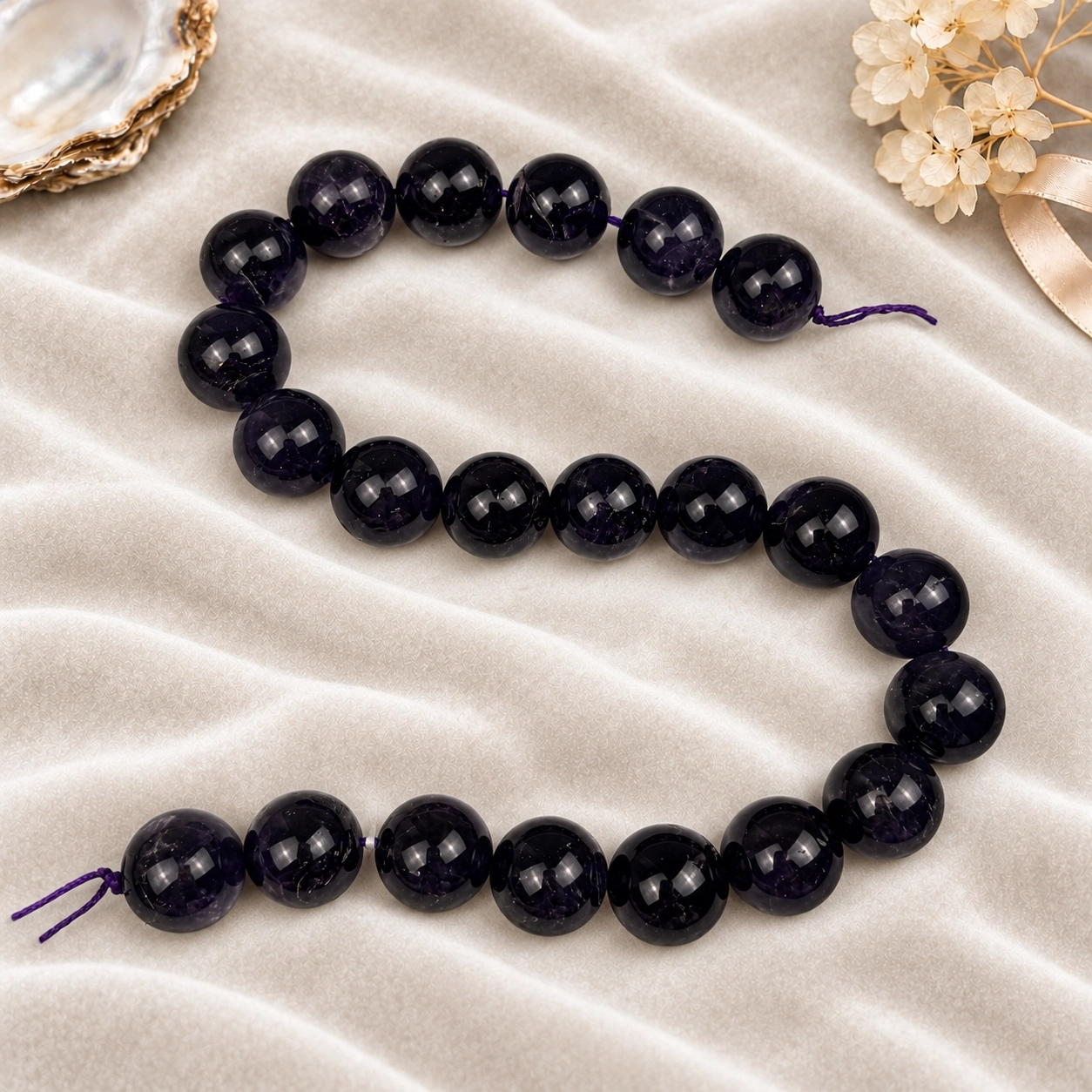 18 mm Ametist Dizi Boncuk Parlak koyu mor, yuvarlak 18 mm ametist boncuklardan oluşan dizi